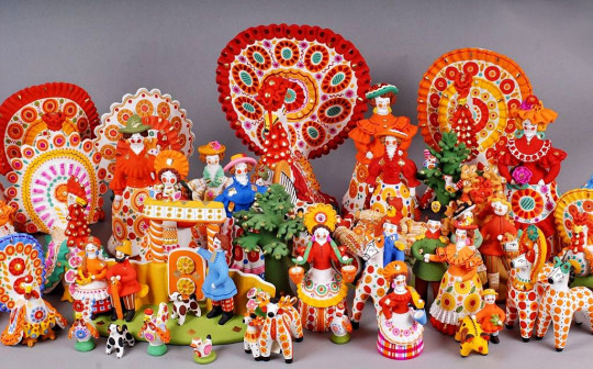 Масштабную коллекцию русской глиняной игрушки покажут в Череповце